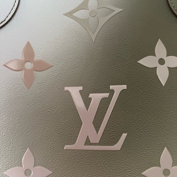 COPY - Gorgeous Spring in the City Collection Neverfull - Picture 3 of 5